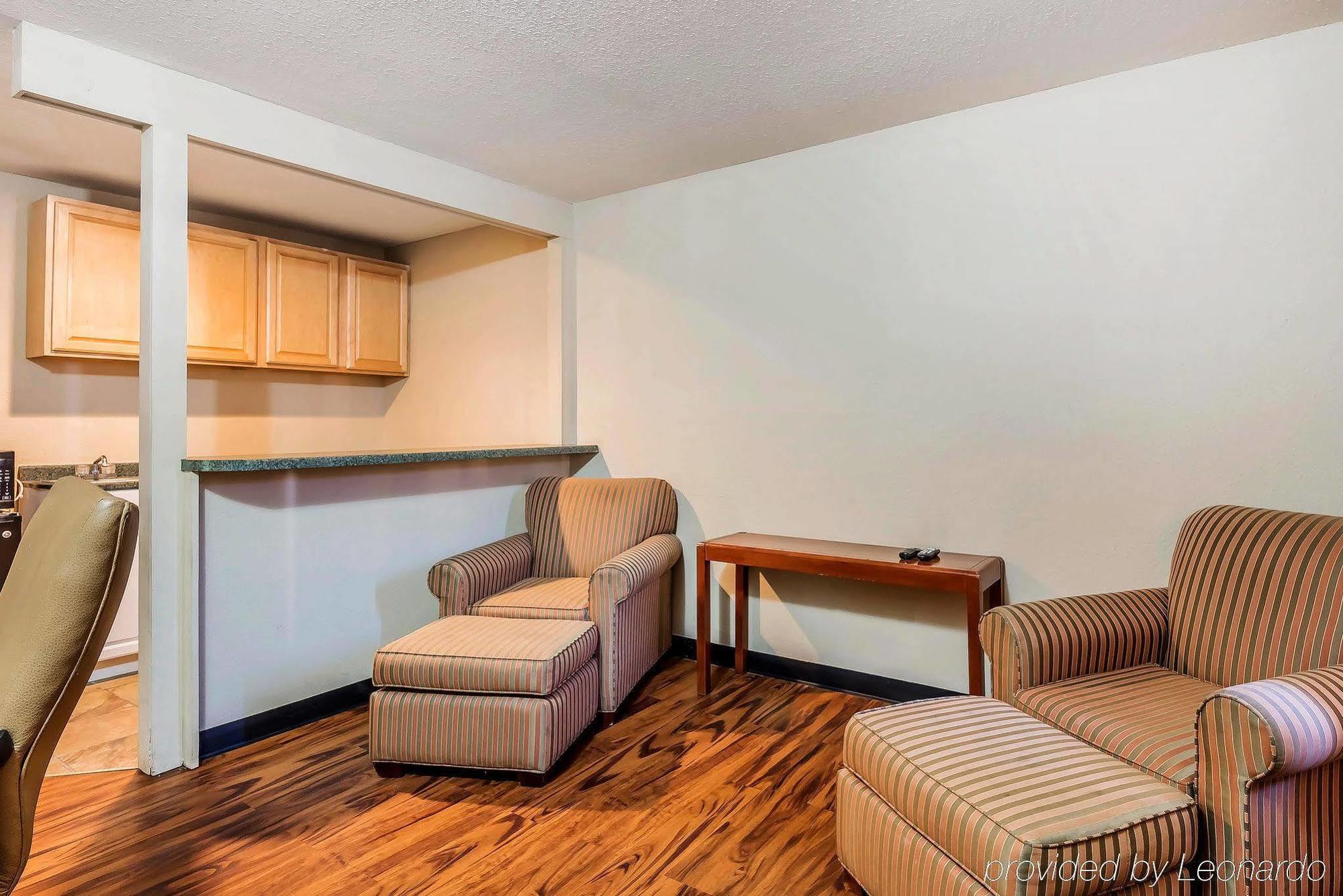 Rodeway Inn & Suites Колумбия Экстерьер фото