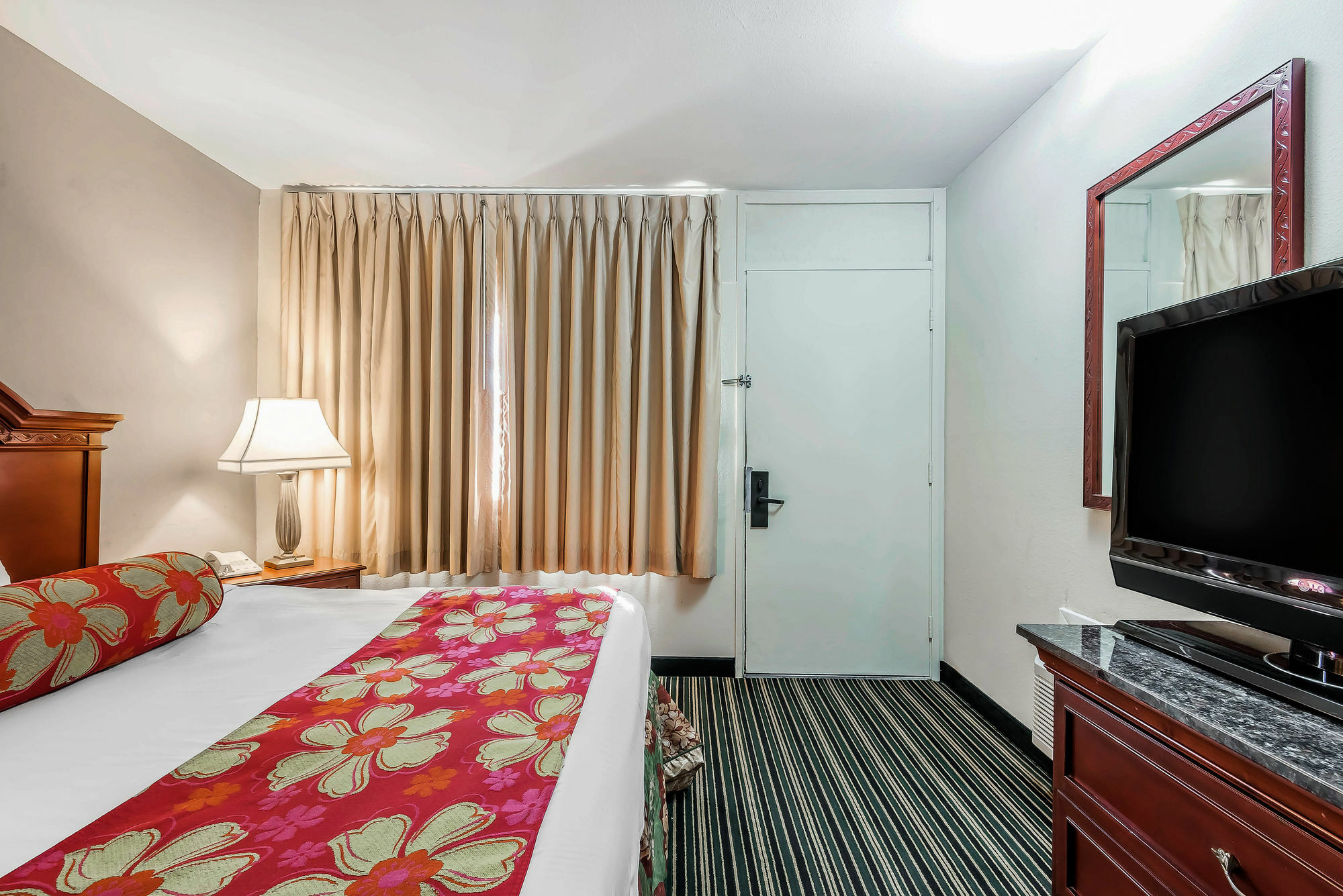 Rodeway Inn & Suites Колумбия Экстерьер фото